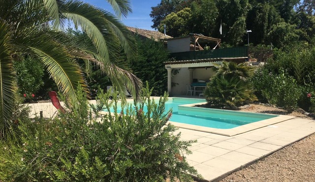 Villa de Style Romain Avec Terrasses et Grand Parc. Plage à Proximité