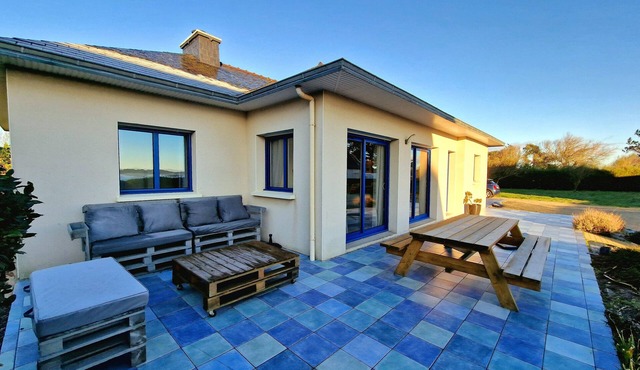 Villa de la Baie, 8 people, sea view, Jacuzzi, beach at 100 meters