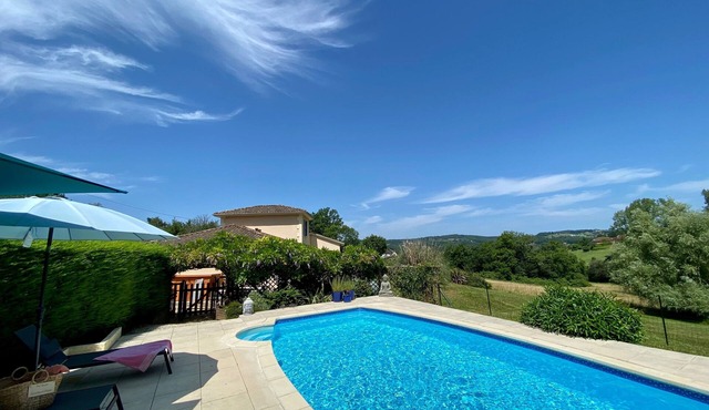 Villa de la Colline – Family Holiday Home with Private Pool in Dordogne, close to Ameneties