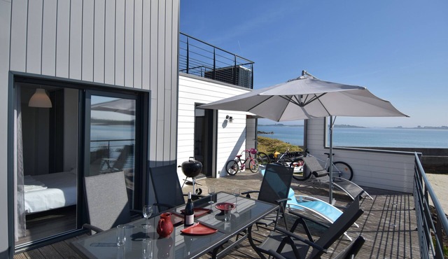 Villa de la Digue, 6 people, waterfront, SPA