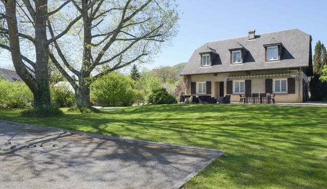 Villa 'De La Douloustre' with Mountain View, Wi-Fi and Air Conditioning