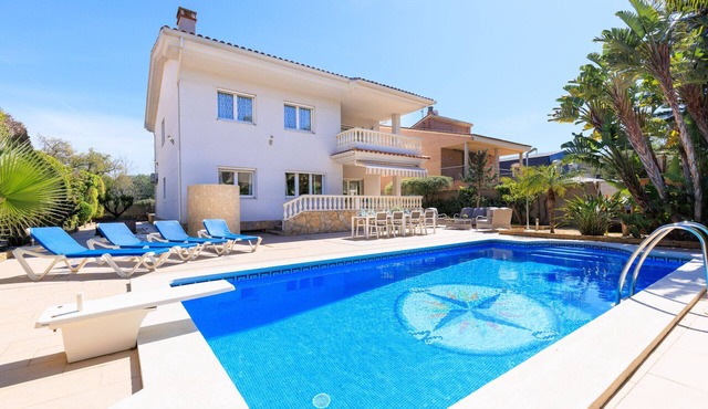 VILLA DE LUJO EN LA LLOSA para 12 personas. 7 Dormitorios y piscina privada