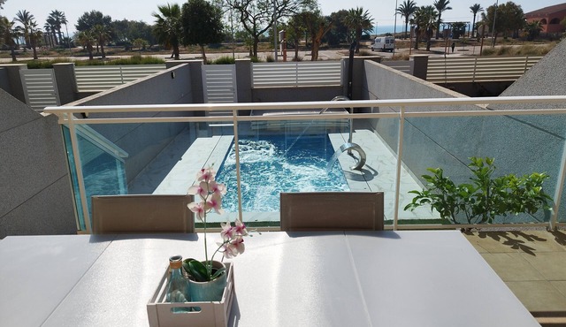 Villa de Lujo Frente al Mediterráno