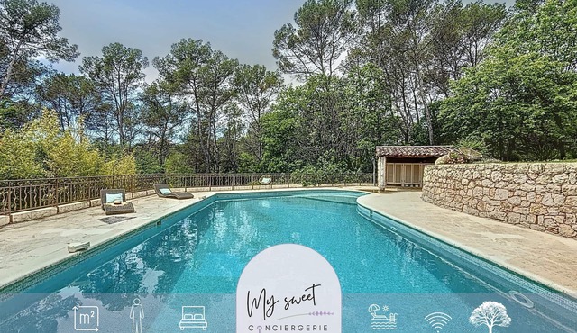Villa de Luxe au Style Provençal, Piscine, vue Dominante sur la Nature