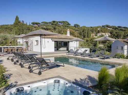 Villa de Luxe avec Piscine et Jacuzzi, Proche Plage de Gigaro, La Croix-Valmer - FR-1-728-18