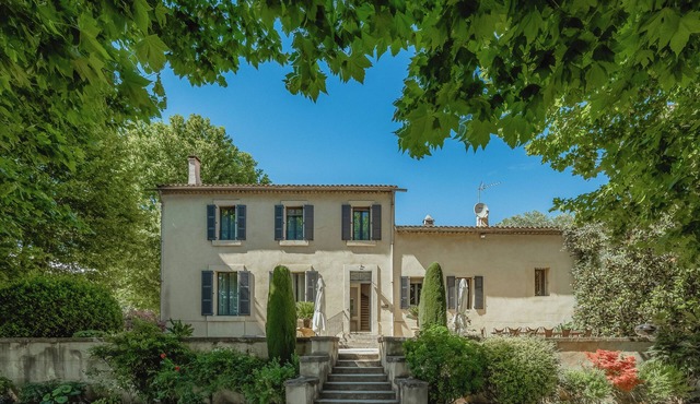 Villa de Maitre in beautiful estate