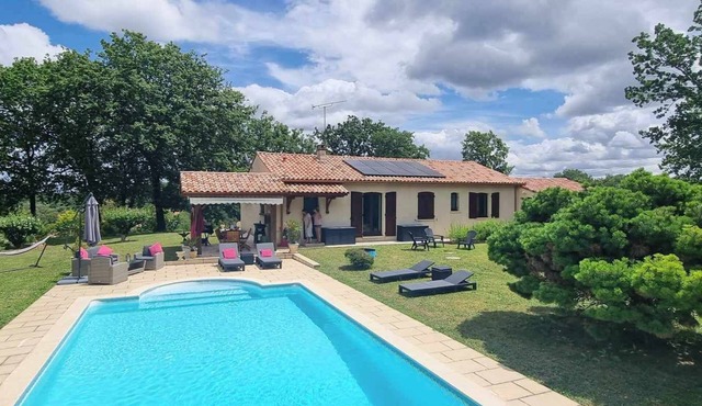 Villa de Mauroux south-west heated swimming pool.