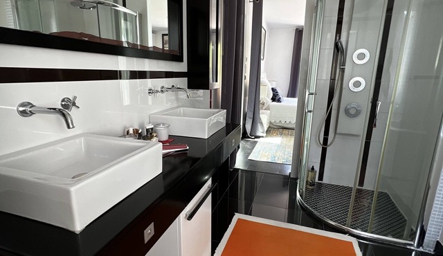 Villa de Prestige sur 2000m2 de Jardin Arboré Avec Piscine et Jacuzzi