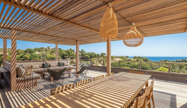 Villa de Prestige Dans un Domaine Privé au sud de Porto Vecchio
