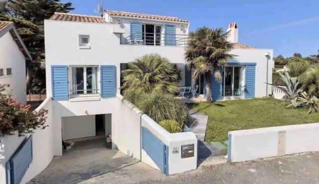 Villa de Standing, Face à la mer et à la Plage, Avec Piscine Chauffée