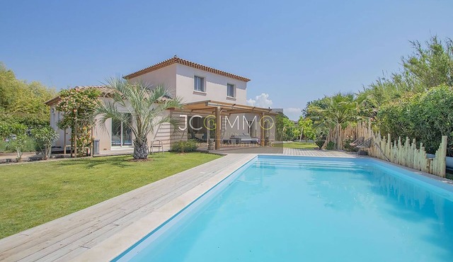 Villa de Standing Avec Piscine - À Proximité des Plages