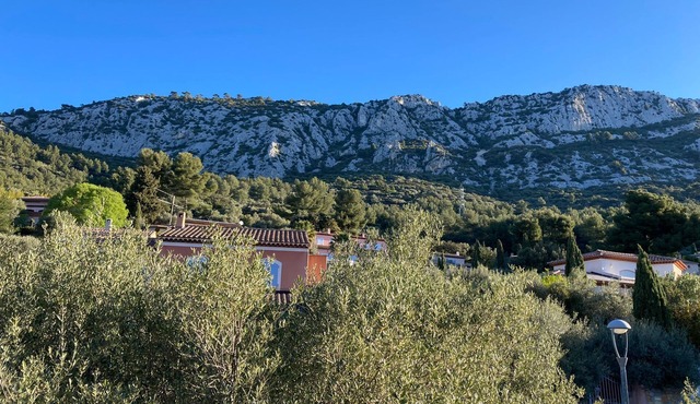 Villa de Vacances Avec Piscine, au Pied des Collines et à 10 Minutes de la mer