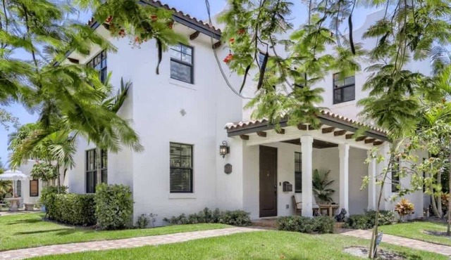 Villa del Flamingo - Modern Living & Poolside Escape in Flamingo Park