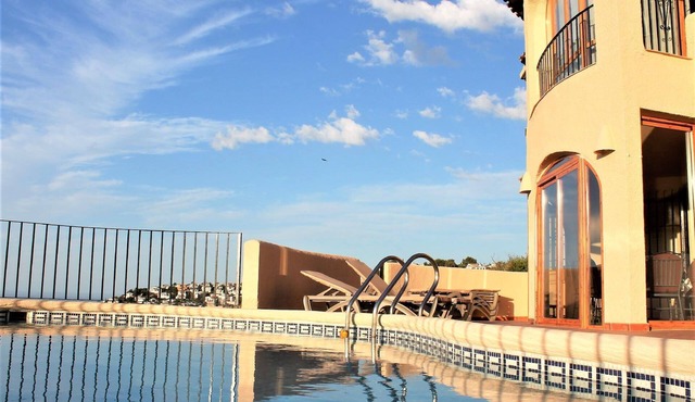 Villa del Mar with private heated pool and sea views