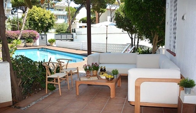 Villa del Sol. 130 meters from the beach. Renovated. 15 minutes from Barcelona