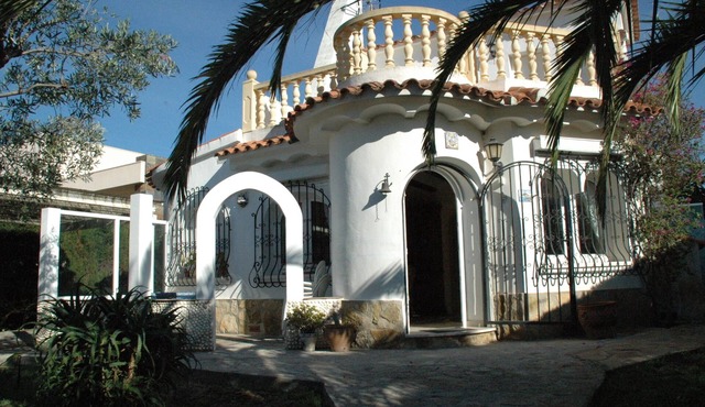 Villa del Sol, close to Denia, near the beach, family, garden, dogs willk.,