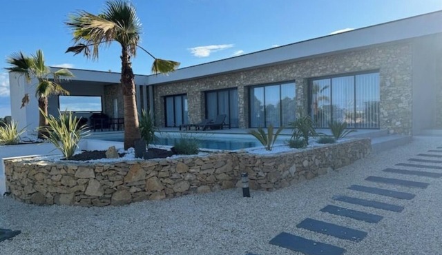 🏡 Villa des 5 Sens - Elegance, Space and Serenity at the gates of Nîmes