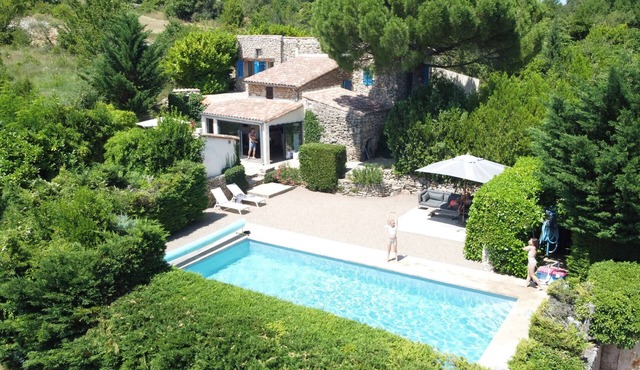 Villa des Amandes, magnificent holiday home with private pool for 10 people in the south of France.