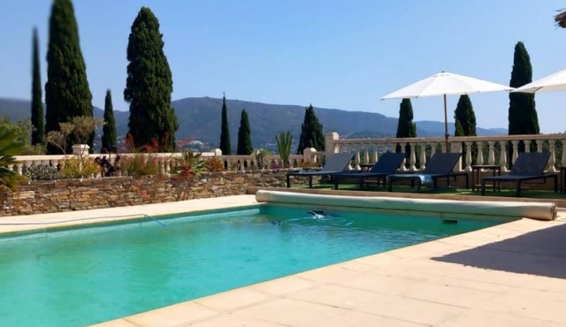 Villa des Cyprès Spacious 3-Bedroom Apartment in Bormes – Beaches 10 Min Away!