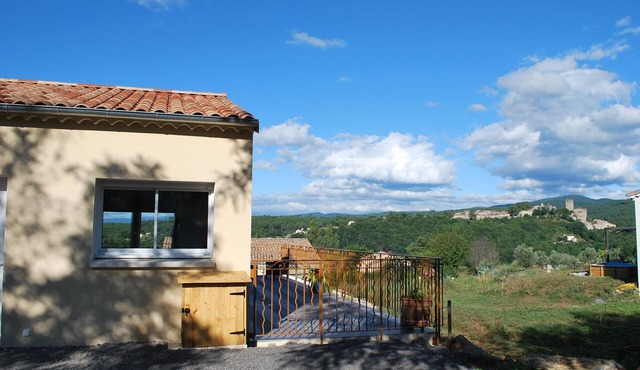 Villa des Figuiers surrounded by greenery