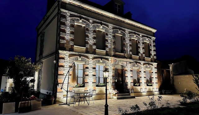 Villa des Cortins swimming pool and SPA area, free WiFi 20 min from Troyes.