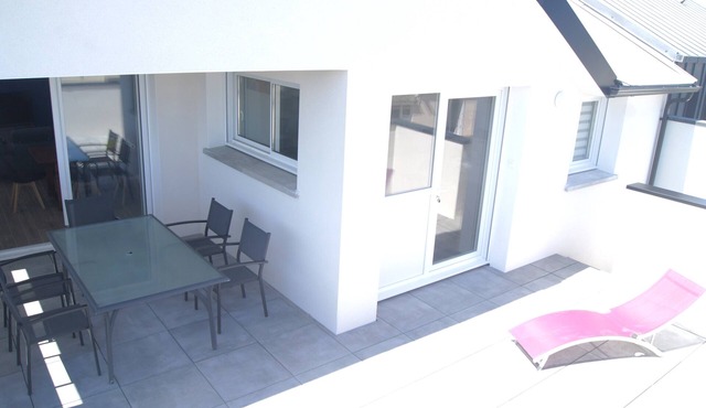 VILLA DES LILAS - small sea view. 50m from the beach