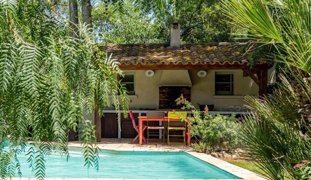 Villa des Poètes, infinity pool in Montpellier