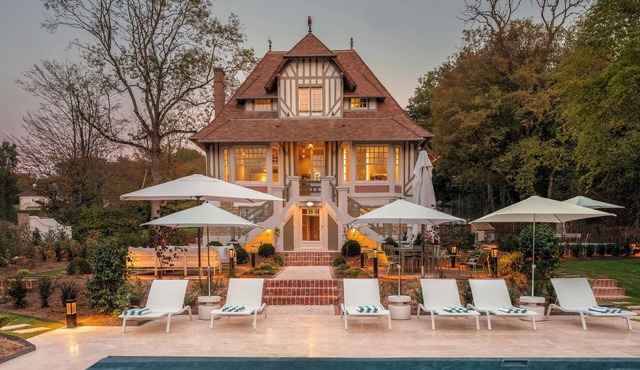 Villa des Rêves: Luxury in Villers, Pool, Jacuzzi & Padel court, close to Deauville