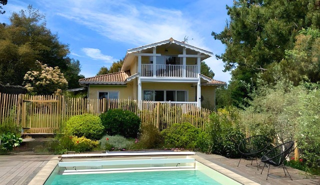 Villa des Sables pool, 100M from the beach