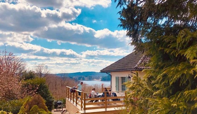 Villa des Suisses with Jacuzzi & View of Lake des Settons