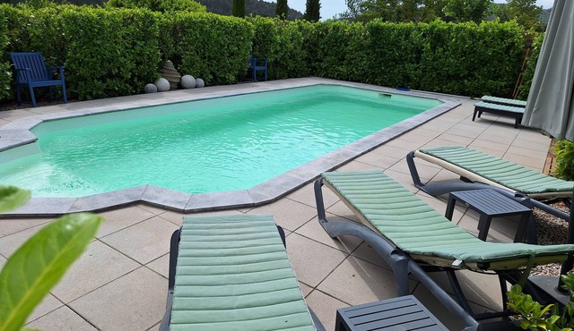 Villa des Terres Rouges Avec Piscine Dans L'aude