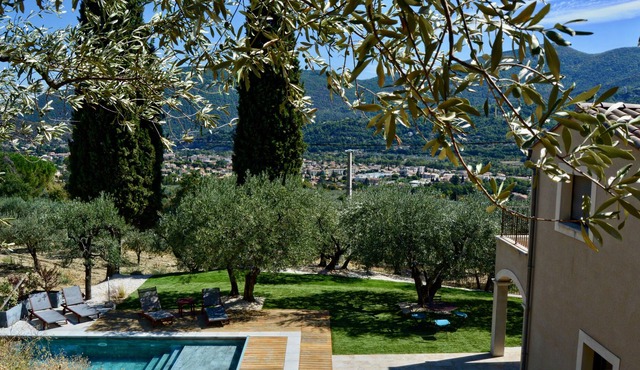 Villa des Tuillères, panoramic view of Nyons