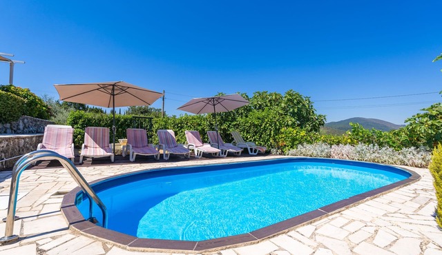 Villa Desin - Three Bedroom Apartment with Terrace and Garden View