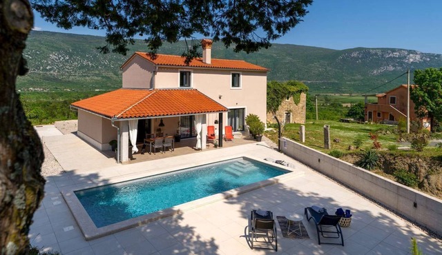 Villa Destiny with pool, Čepić, Oprtalj