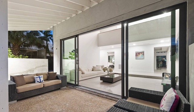 Villa Diane Gorgeous waterfront property with pool and private golf