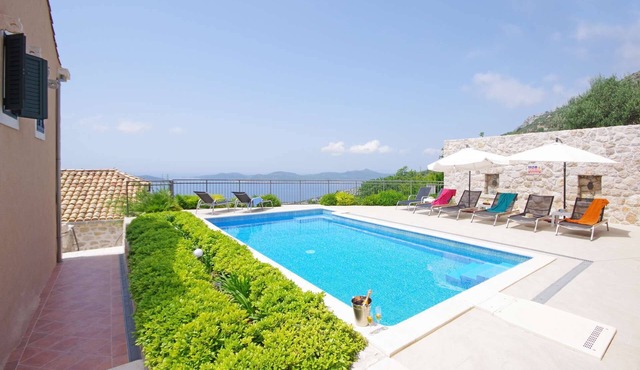 Villa Dias -stunning sea views, pool, sauna and beautiful terraces for 12 guests by MyWaycation