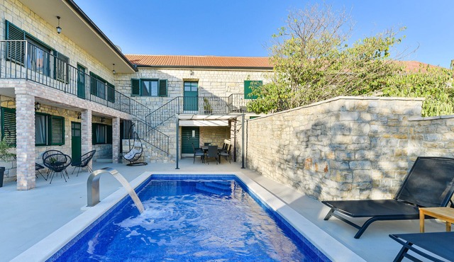 Villa Didovi snovi with heated pool