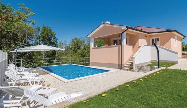 Villa Dina