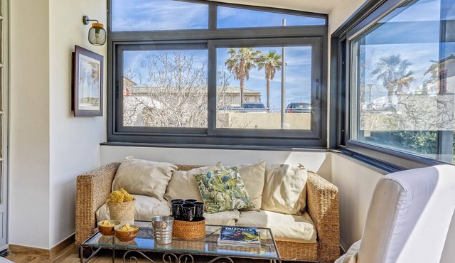 Villa Diorite, tastefully furnished, 20 meters from the beach of Miomo.