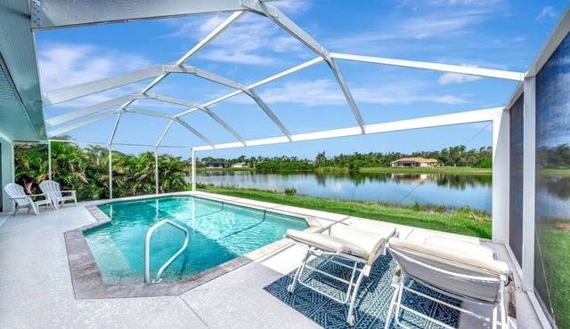 Villa directly at the lake, lots of privacy, pool & deck to relax.