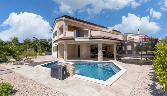 Villa Divina – Coastal Villa with Heated Pool and EV Charging Station