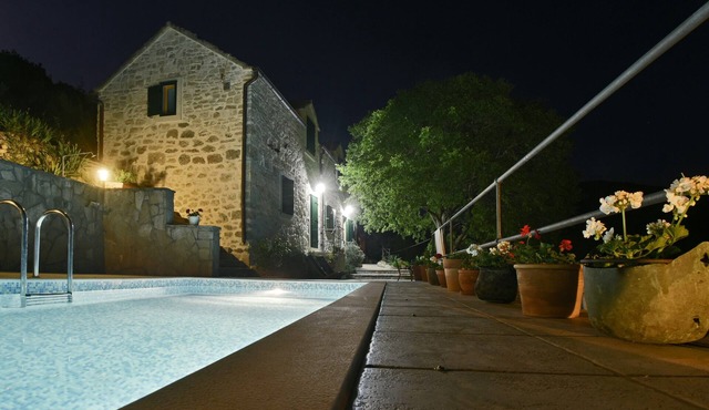 Villa Dol-Three Bedroom Villa with Pool