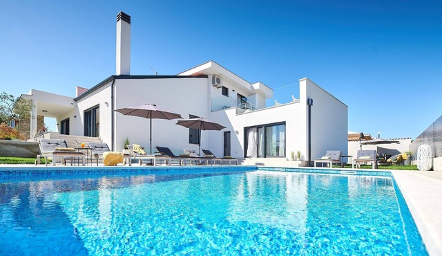 Villa Dolcea - Elegant and stylish with a pool