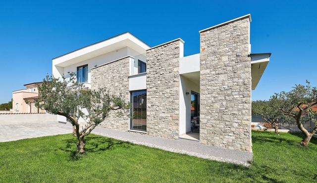 VILLA DOLCEA · Stylish villa with a private pool near Umag