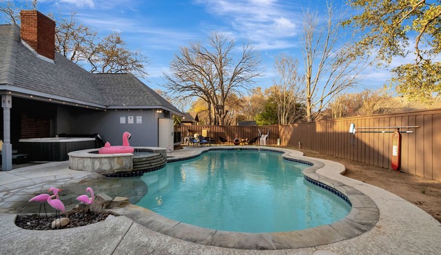 Villa D’Oro, Saltwater Pool, Arcade, Foosball & Walking Trail