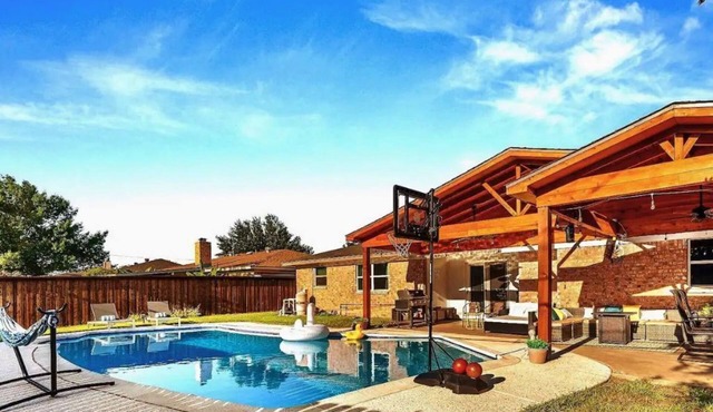 Villa D’Oro, Minutes to AT&t+Stockyard, Pool, Spa,Arcade, Game Room