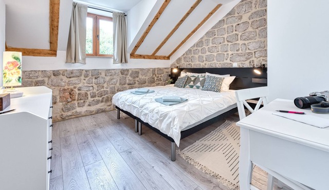Villa Dovecote with Private Sauna, Jacuzzi & Gym