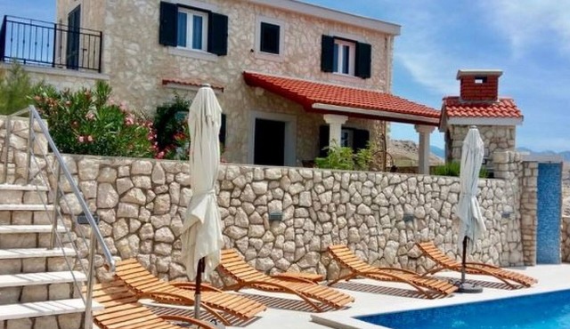 Villa Dražica mit beheiztem Pool - ruhige Lage by Interhome