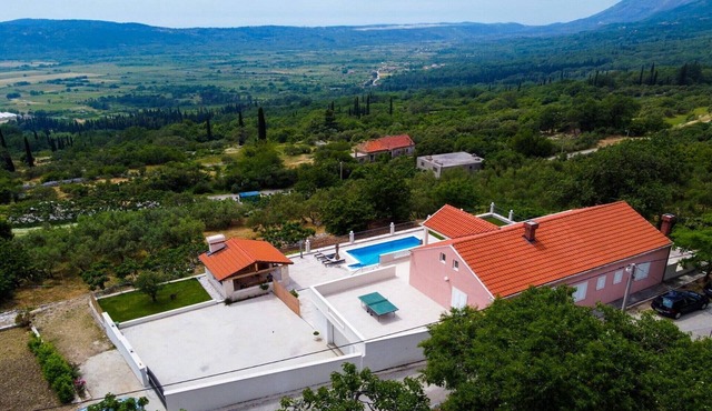 Villa Dragić- Four Bedroom Villa with Swimming Pool, Terrace and Sea View