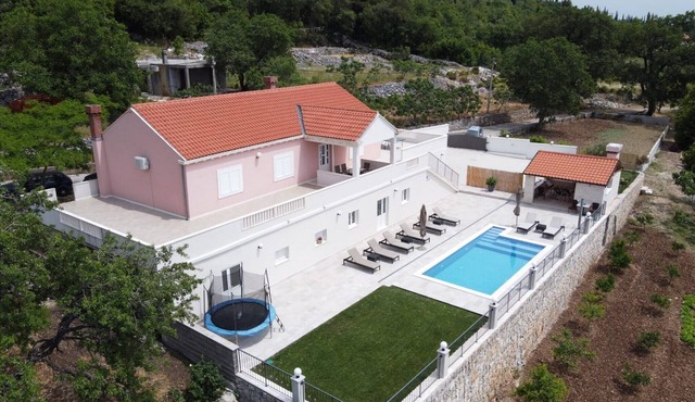 Villa Dragić- Four Bedroom Villa with Swimming Pool, Terrace and Sea View